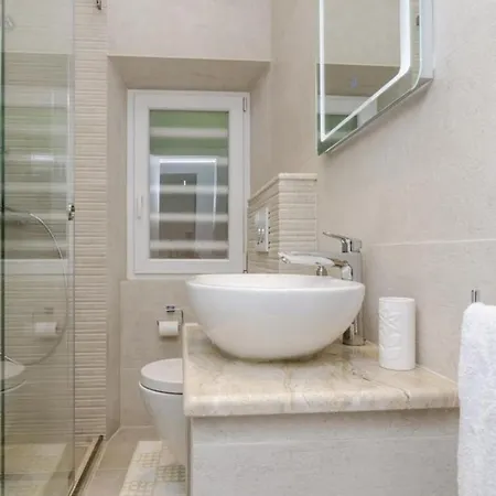 Take That - Two Bedroom With Terrace *